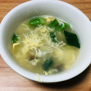 卵とキノコの中華風スープ
